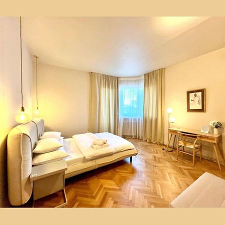 City Center Unirii Square Private Rooms With City View - Shared Amenities Bucharest Exterior photo